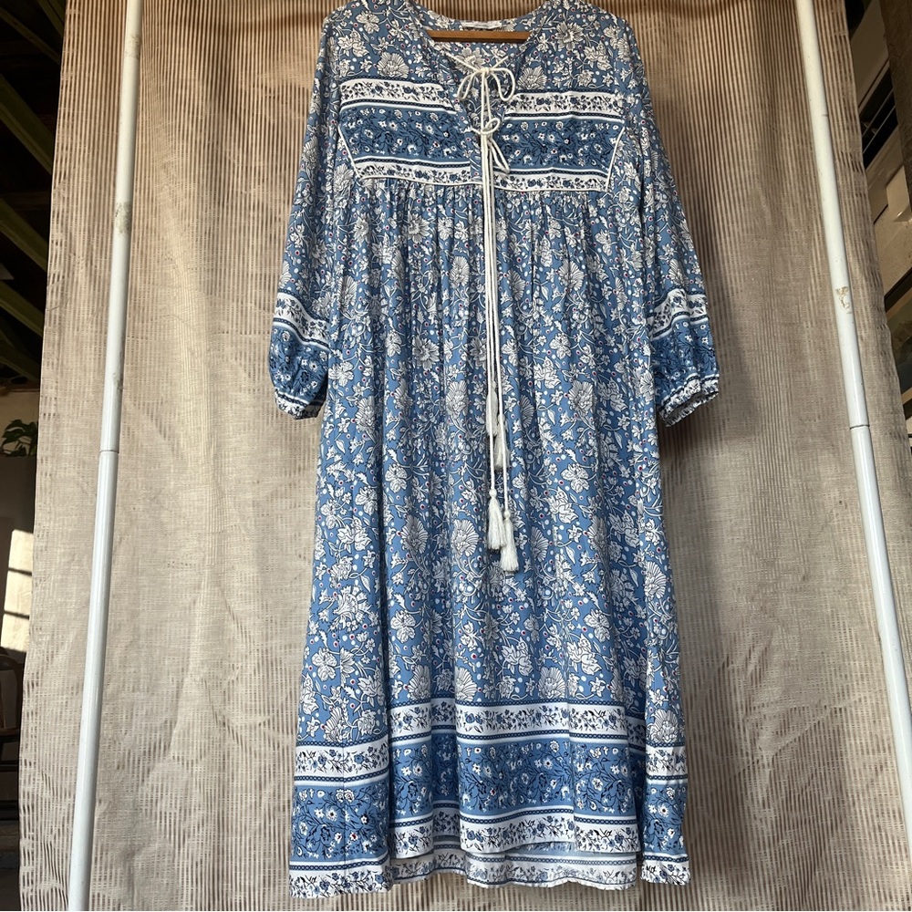 R. Vivimos Floral Blue and White Long Sleeve Maxi Dress - Picture 5 of 12
